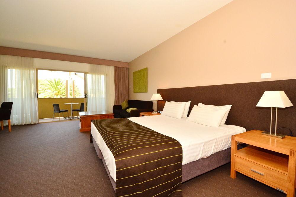 Mornington Hotel 4*