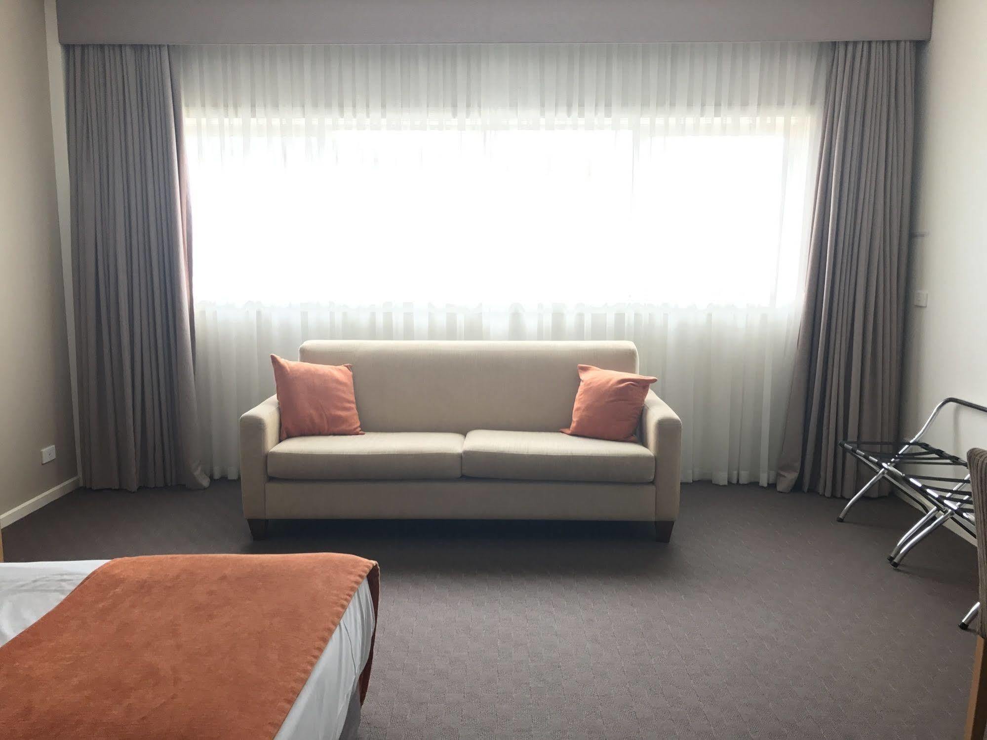 Mornington Hotel 4*